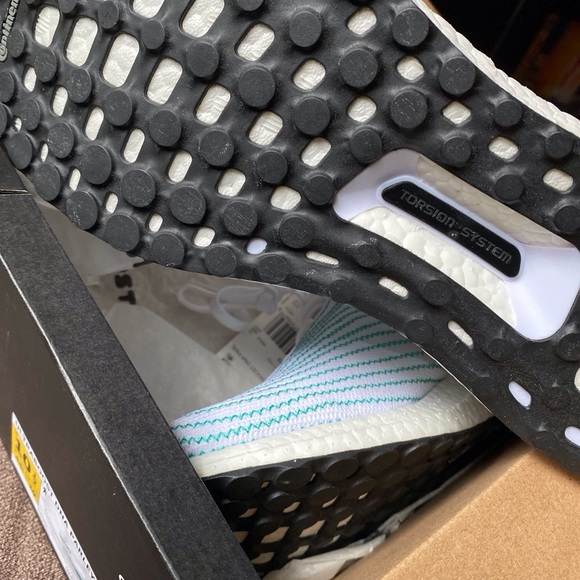 Adidas UltraBoost Parley DNA - Picture 5 of 8